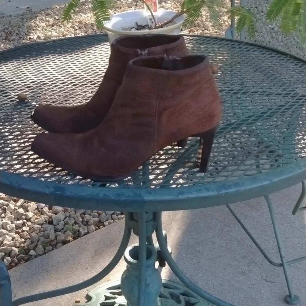Splash Brown Suede Ankle Fashion Boots, size 7.5-8
